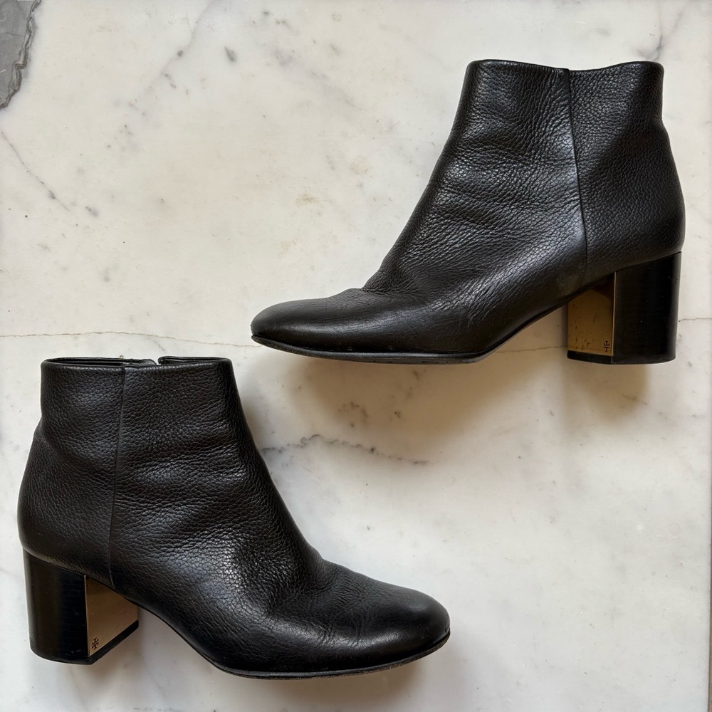 Tory Burch Cleveland Black Leather Ankle Bootie Gold Hardwear Inner Heel Sz 8